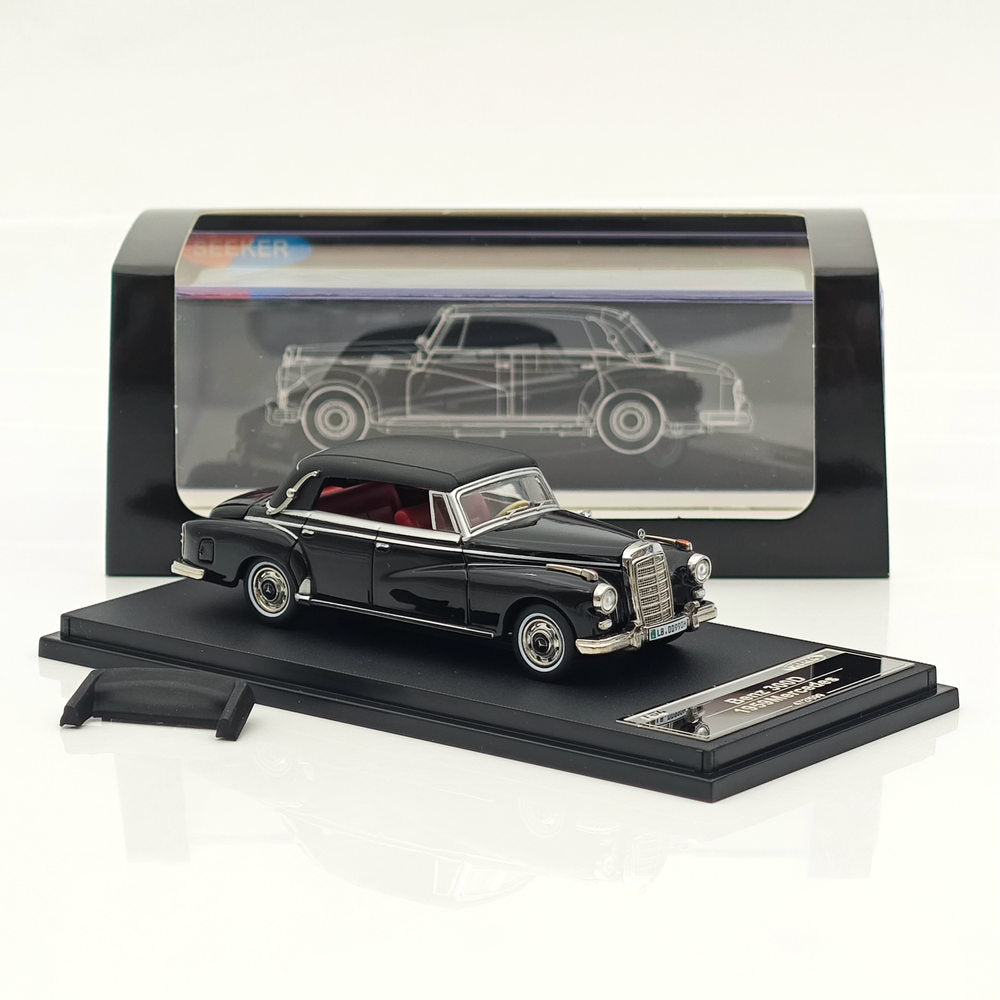 Seeker 1:64 Mercedes Benz 300D Convertible Soft Top Alloy Car Model Collection Diecast Toys Car Miniature Hobby Gifts