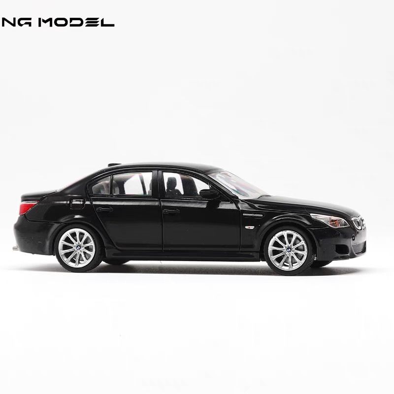 KING MODEL 1:64 BMW M5 E60 Sedan Diecast Toys Car Models Hobby Collection Gifts Black--Available in UK - Purchase only from UK addresses