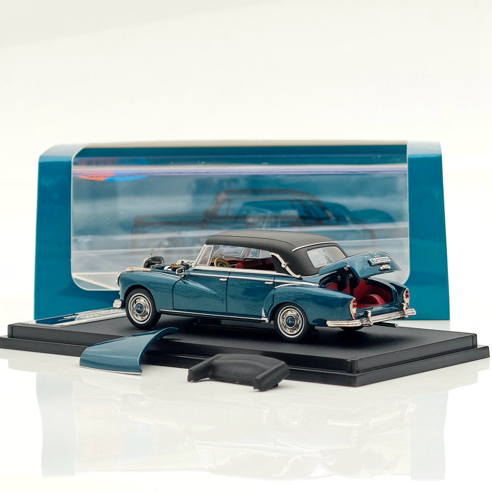 Seeker 1:64 Mercedes Benz 300D Convertible Soft Top Alloy Car Model Collection Diecast Toys Car Miniature Hobby Gifts