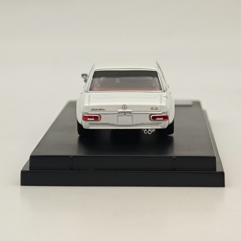 BSC 1:64 Mercedes Benz 300SEL W109 AMG White Diecast Car Model Toy Collections
