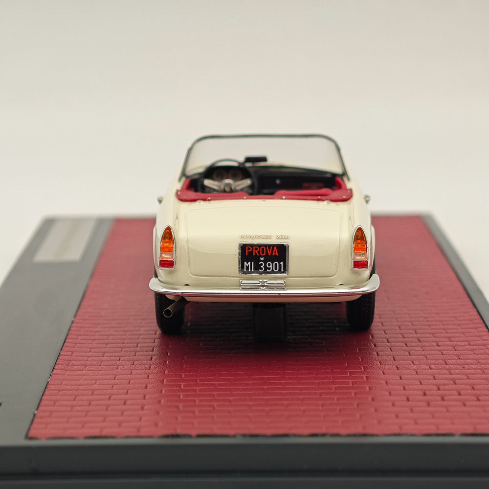 1/43 MATRIX-MODELS Alfa Romeo 2600 Spider 1962-1965 Voiture en résine blanche limitée