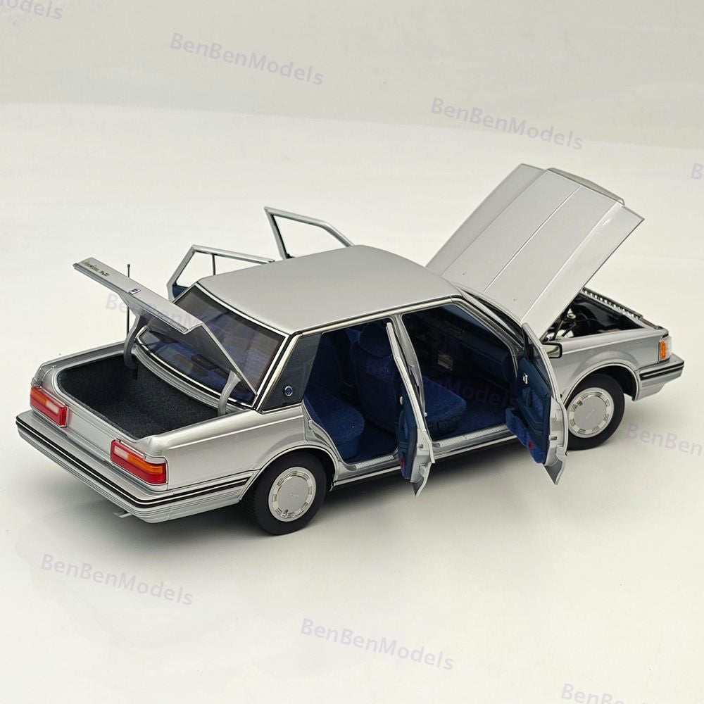 1/18 Toyota Crown Seventh Generation MS122 Silver / Blue Interior Diecast