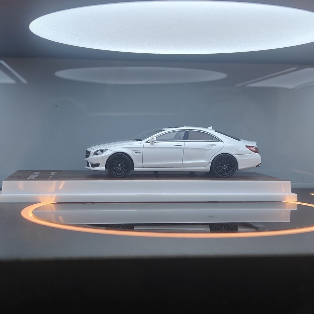 MJ 1:64 MERCEDES-BENZ CLS63 AMG Shooting Brake/Devil's Eye/Suit thug Bridge Car/Station Wagon Diecast Toys Car Models Collection Gifts Limited Edition