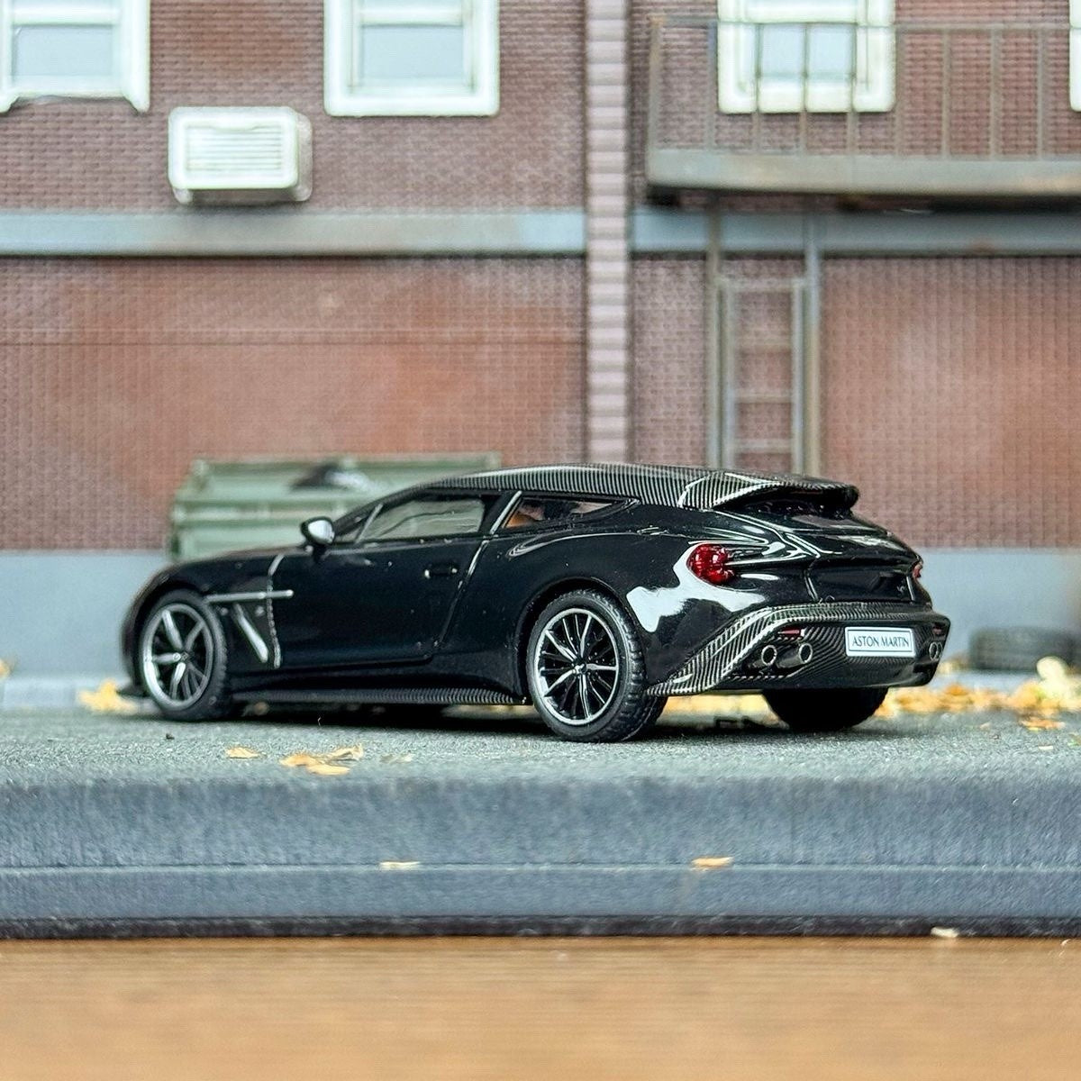 KING MODEL 1:64 Aston Martin Vanquish Zagato Shooting Brake Diecast Toys Car Model Gifts