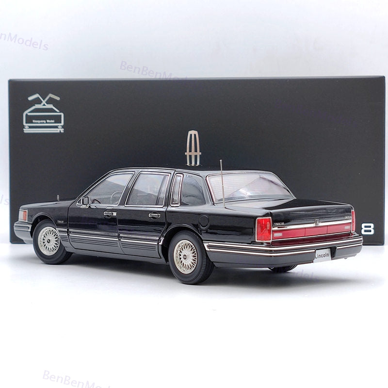 1/18 Lincoln Towncar V8 1993-1995 (Leather seat) Super Diecast models Car