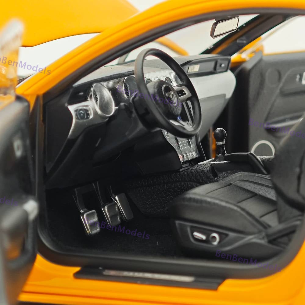 DM 1/18 Scale Replicas Ford Mustang GT 2019 Widebodykit Pack LHD Orange Fury