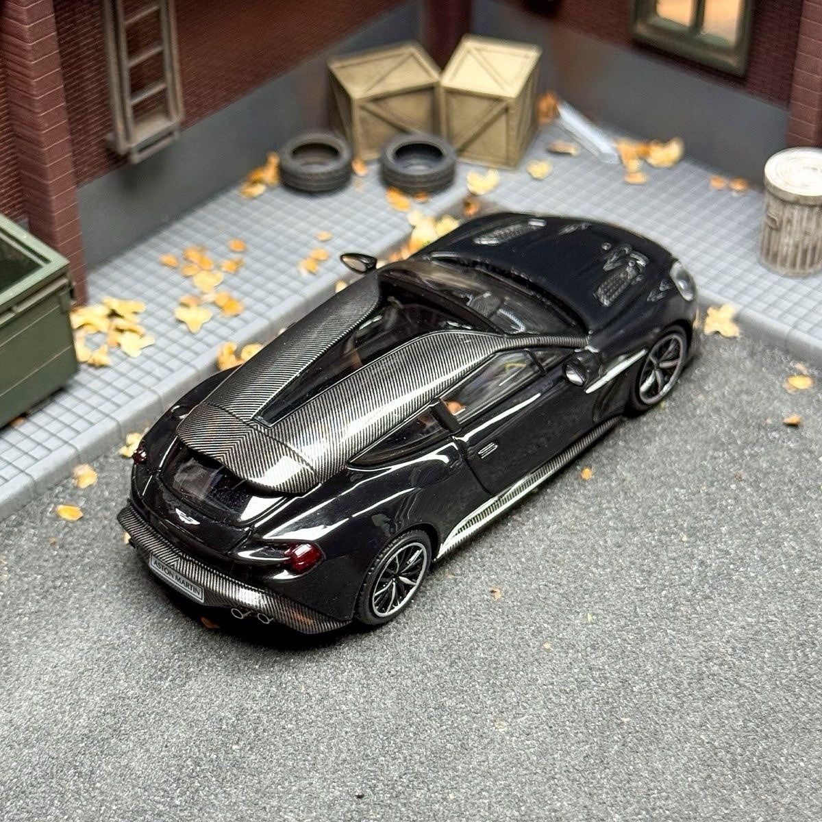 KING MODEL 1:64 Aston Martin Vanquish Zagato Shooting Brake Diecast Toys Car Model Gifts