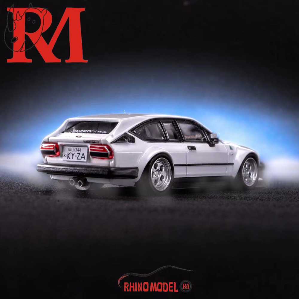 RM 1:64 Alfa Romeo GTV6 Wide Body Modified Open Hood with Engine Diecast Toys Car Collection Gifts