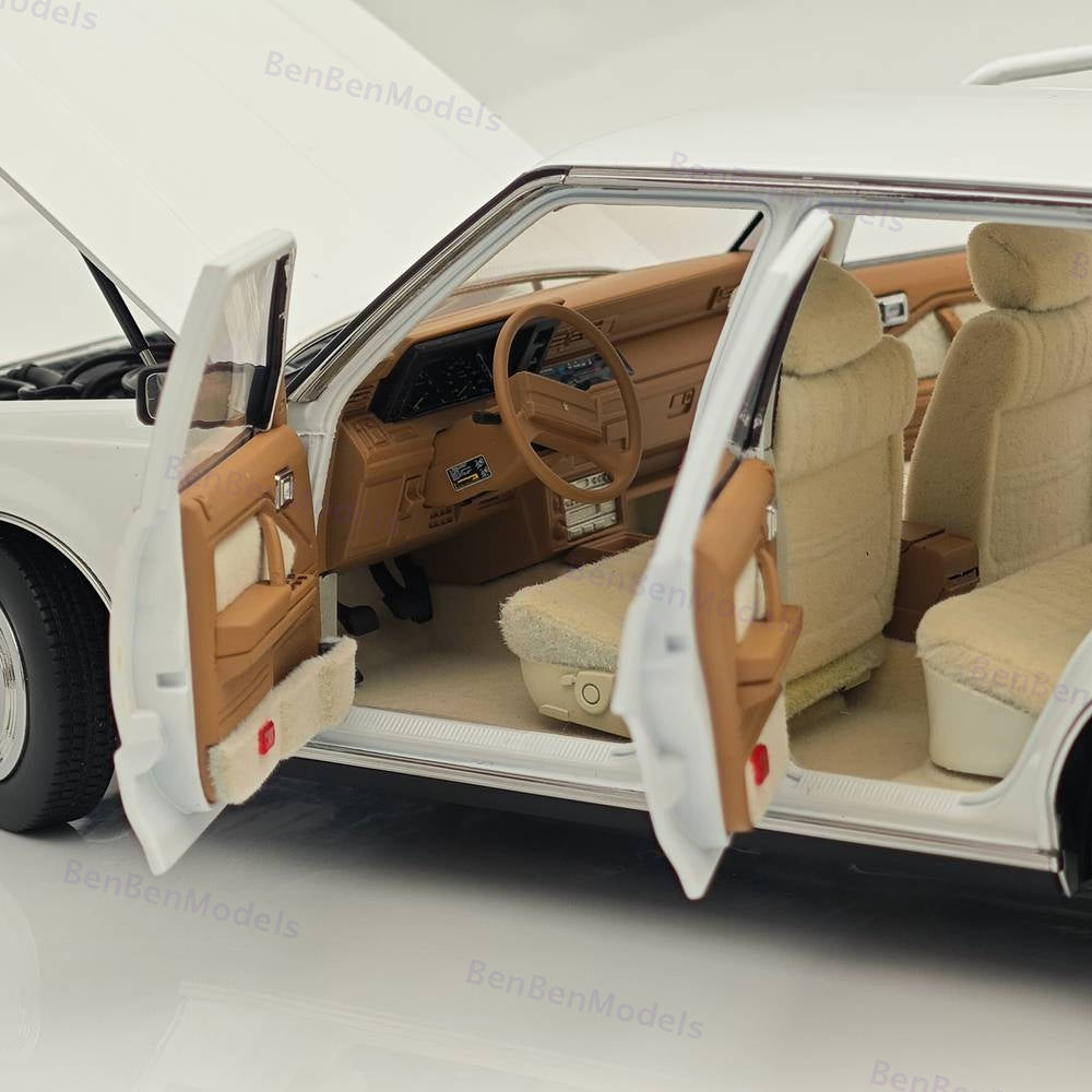 1/18 Toyota Crown Seventh Generation MS122 White Beige Diecast Model Car