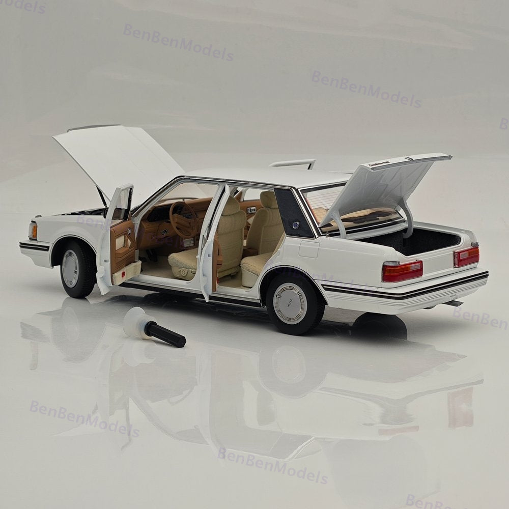 1/18 Toyota Crown Seventh Generation MS122 White Beige Diecast Model Car
