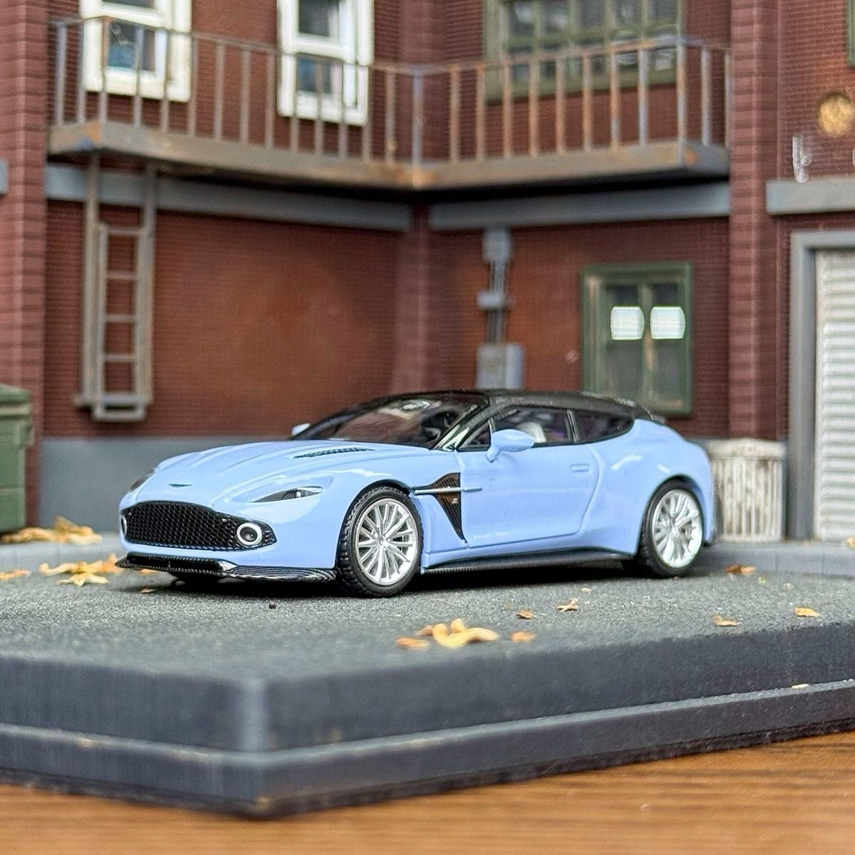 KING MODEL 1:64 Aston Martin Vanquish Zagato Shooting Brake Diecast Toys Car Model Gifts