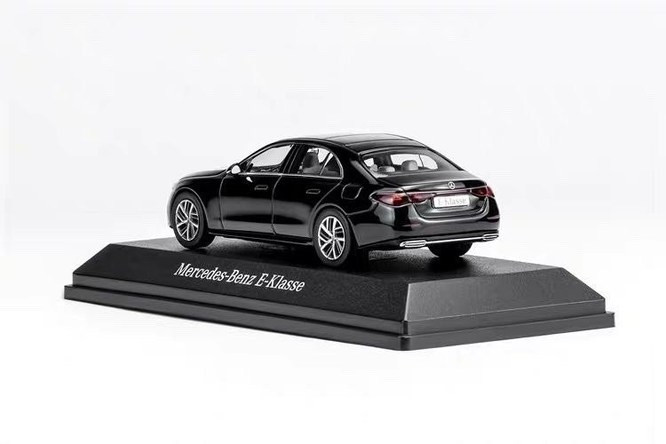 IScale 1:43 Mercedes-Benz E-Klasse E450 W214 Black DieCast Alloy Car Model Gifts