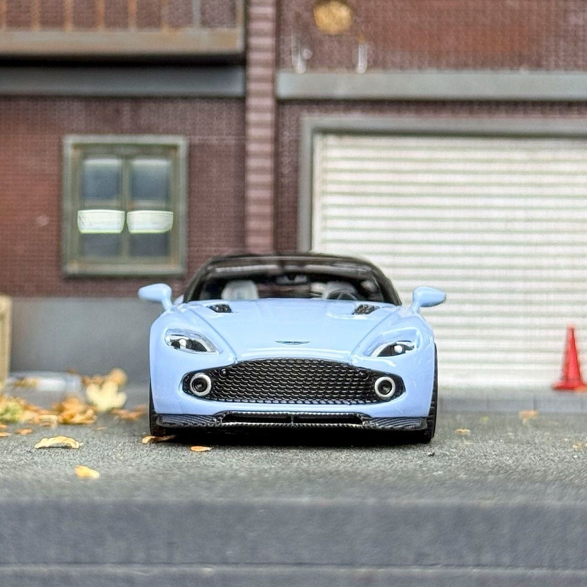 KING MODEL 1:64 Aston Martin Vanquish Zagato Shooting Brake Diecast Toys Car Model Gifts