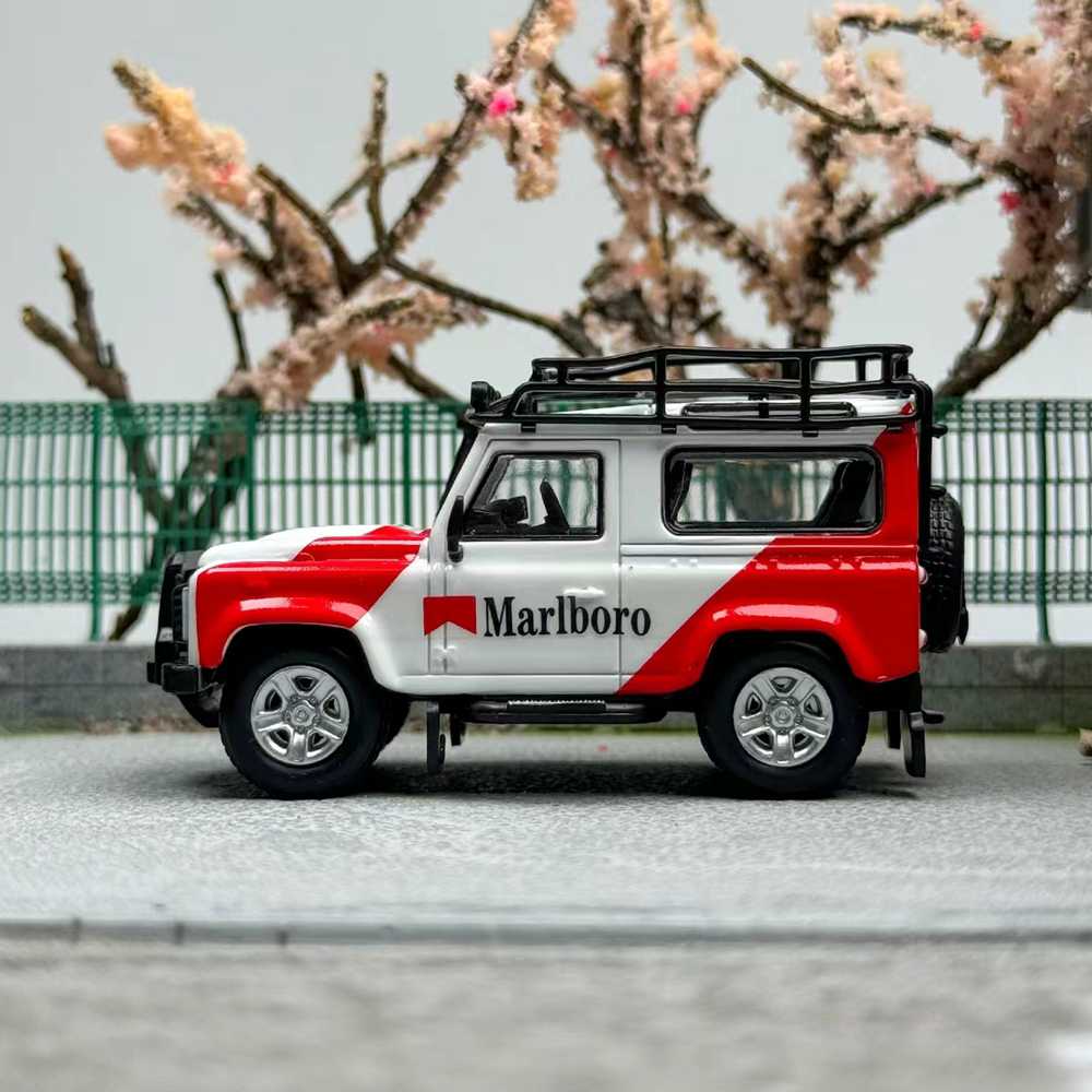 Master 1:64 Land Rover Defender 90 Jouets moulés sous pression Modèles de voitures Miniature Hobby Cadeaux à collectionner avec accessoires