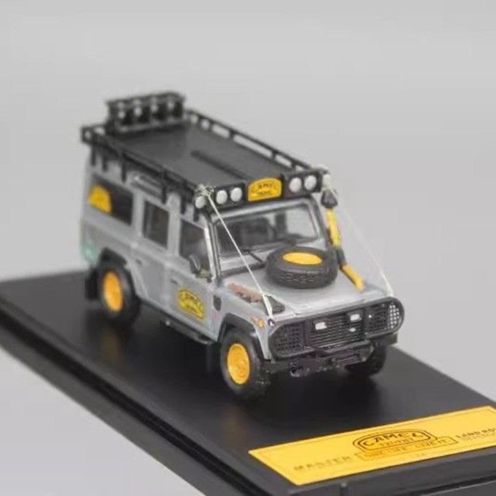Master 1:64 Land Rover Defender 110 Camel Cup Édition spéciale Jouets moulés sous pression Modèles de voitures Miniature Hobby Cadeaux de collection avec accessoires