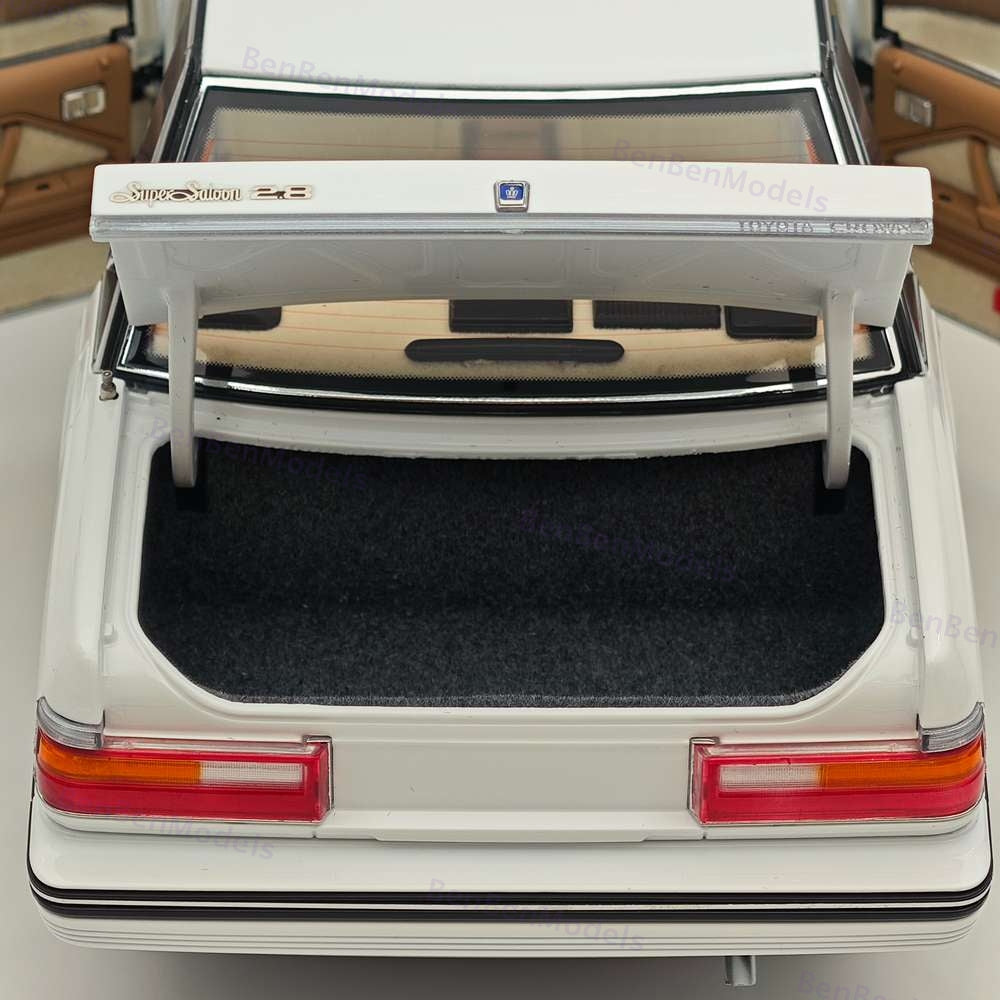 1/18 Toyota Crown Seventh Generation MS122 White Beige Diecast Model Car