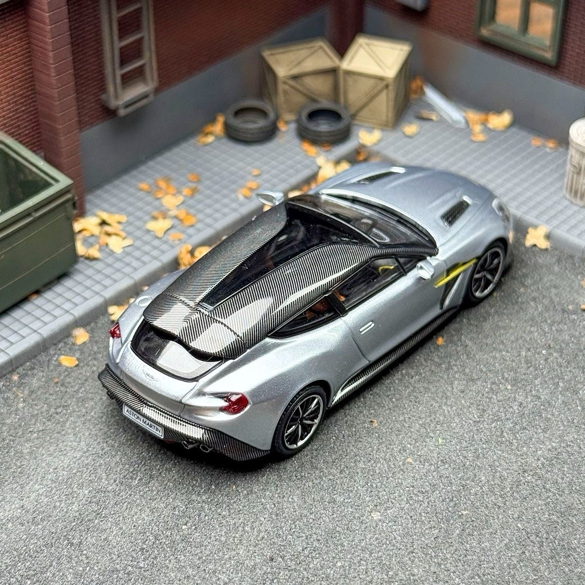 KING MODEL 1:64 Aston Martin Vanquish Zagato Shooting Brake Diecast Toys Car Model Gifts