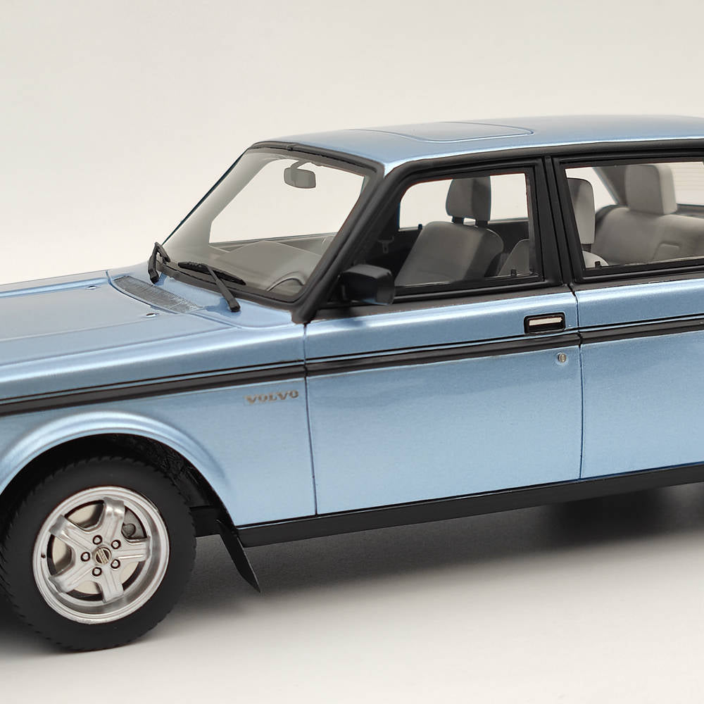 Modèle réduit de voiture en résine DNA Collectibles 1/18 Volvo 244 Turbo DNA000135, édition limitée, bleu, jouets, cadeau