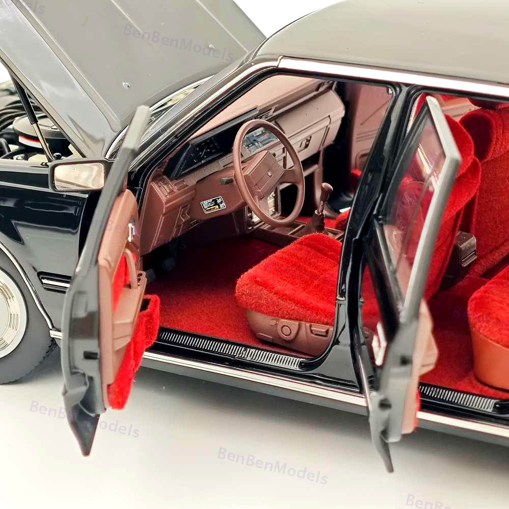 1/18 Toyota Crown Seventh Generation MS122 Black /Red Interior Diecast Model Car