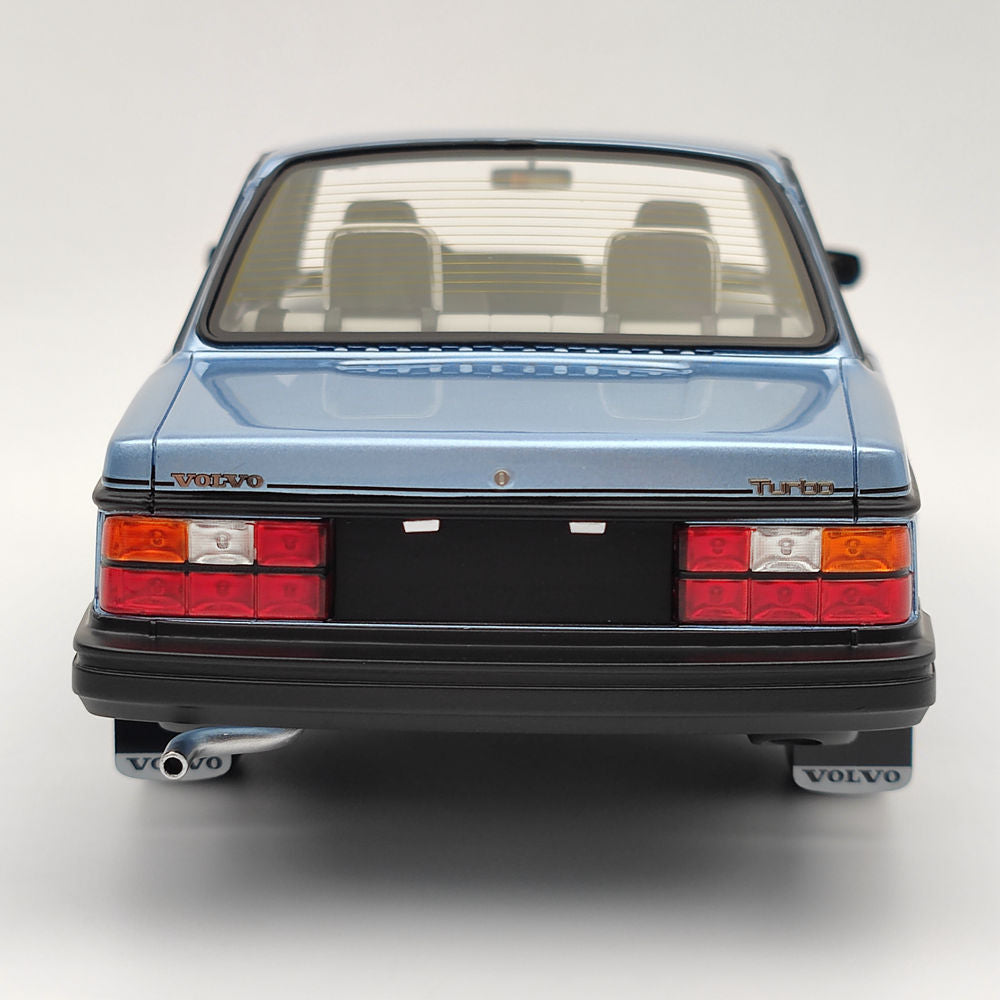 Modèle réduit de voiture en résine DNA Collectibles 1/18 Volvo 244 Turbo DNA000135, édition limitée, bleu, jouets, cadeau