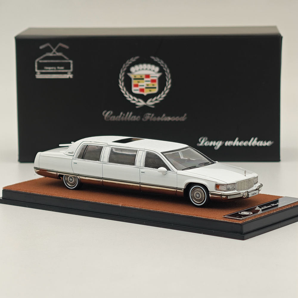 Modèles de voitures moulées sous pression en alliage blanc Cadillac Fleetwood édition étendue 1/64