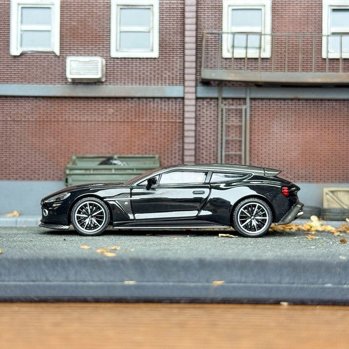 KING MODEL 1:64 Aston Martin Vanquish Zagato Shooting Brake Diecast Toys Car Model Gifts