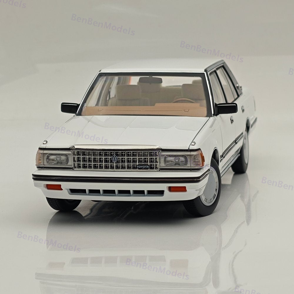 1/18 Toyota Crown Seventh Generation MS122 White Beige Diecast Model Car