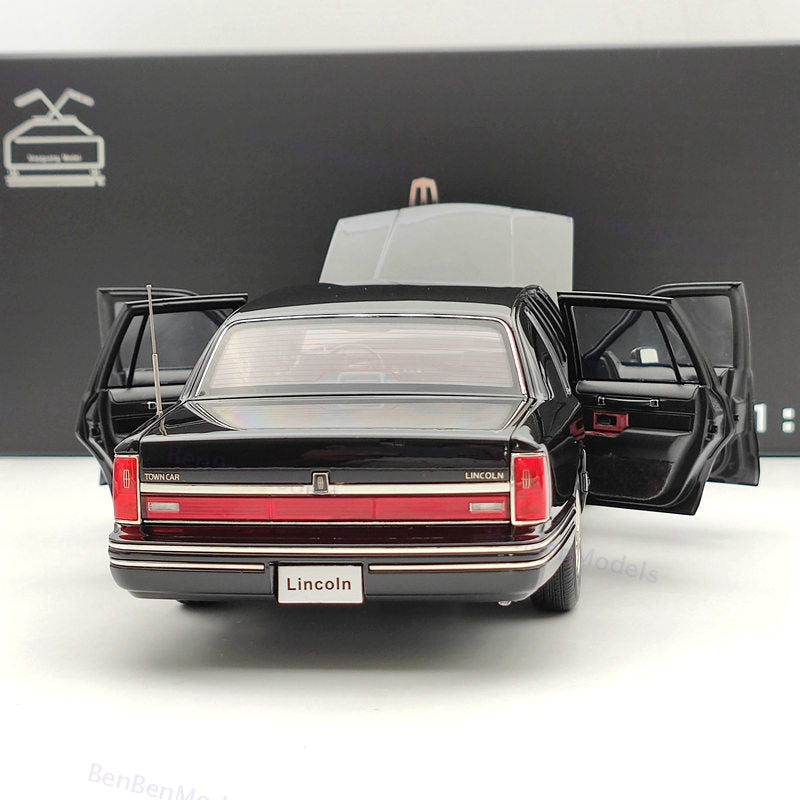 1/18 Lincoln Towncar V8 1993-1995 (Leather seat) Super Diecast models Car