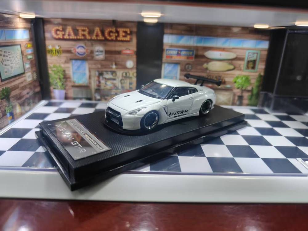 LMLF 1:64 Nissan GTR35 Rocket Bunny Miniature Diecast Toys Car Models Miniature Hobby Collection Gifts White