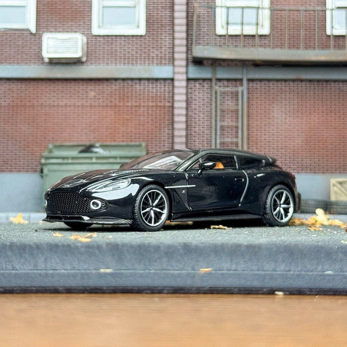 KING MODEL 1:64 Aston Martin Vanquish Zagato Shooting Brake Diecast Toys Car Model Gifts