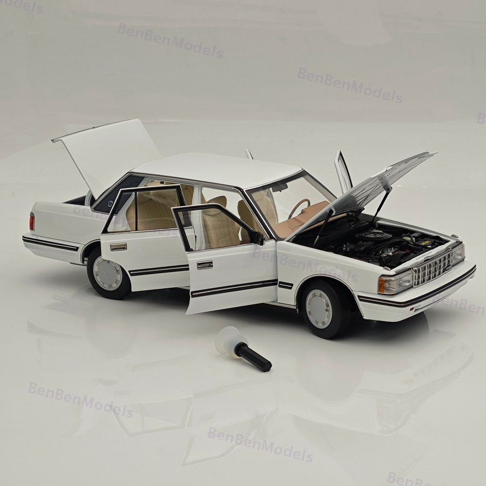 1/18 Toyota Crown Seventh Generation MS122 White Beige Diecast Model Car