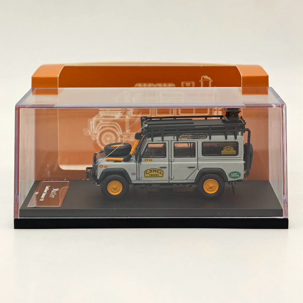 Master 1:64 Land Rover Defender 110 Camel Cup Special Edition Diecast Toys Car Models Miniature Hobby Collectible Gifts With Accessories