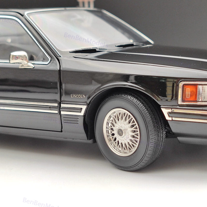 1/18 Lincoln Towncar V8 1993-1995 (Leather seat) Super Diecast models Car