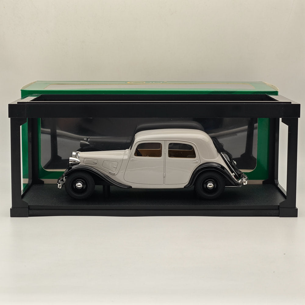 Modèle réduit de voiture de collection en résine grise Citroën Traction Avant 7CV 1935 à l'échelle 1/18 Modèle réduit de voiture de collection en résine grise Citroën Traction Avant 7CV 1935 à l'échelle 1/18