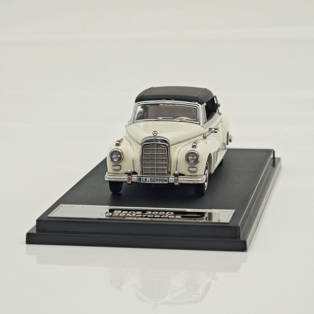 Seeker 1:64 Mercedes Benz 300D Convertible Soft Top Alloy Car Model Collection Diecast Toys Car Miniature Hobby Gifts