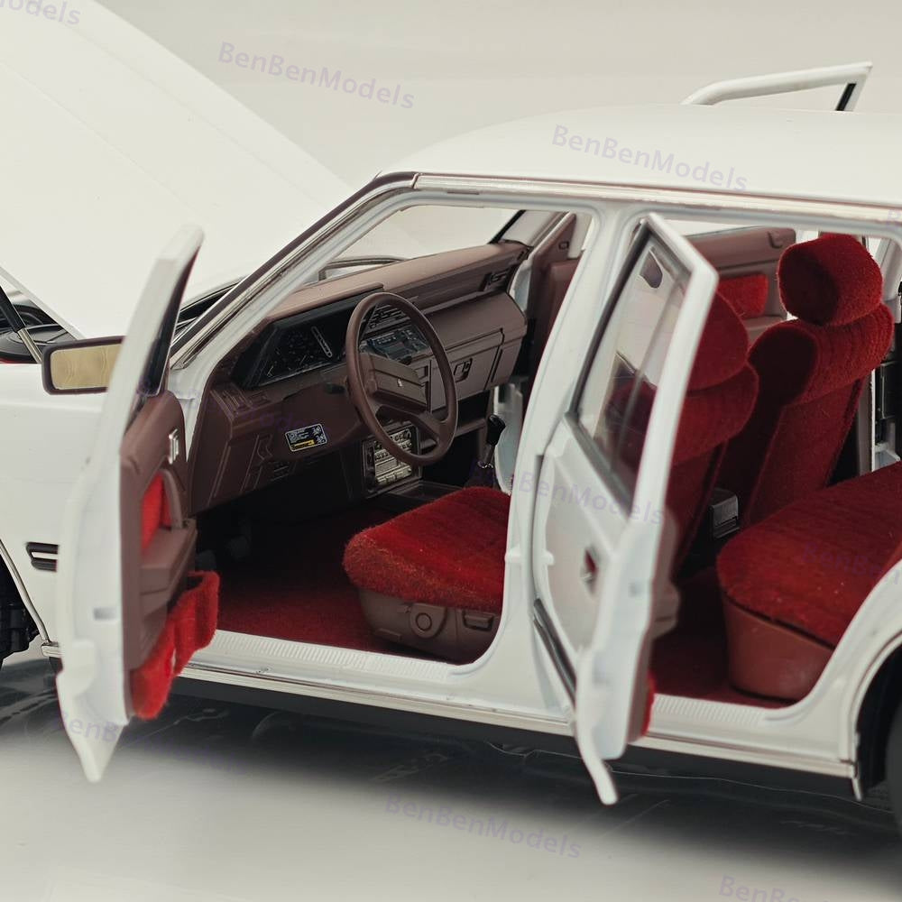 1/18 Toyota Crown MS122 7th gen White Red Interior Alloy Diecast Model Car
