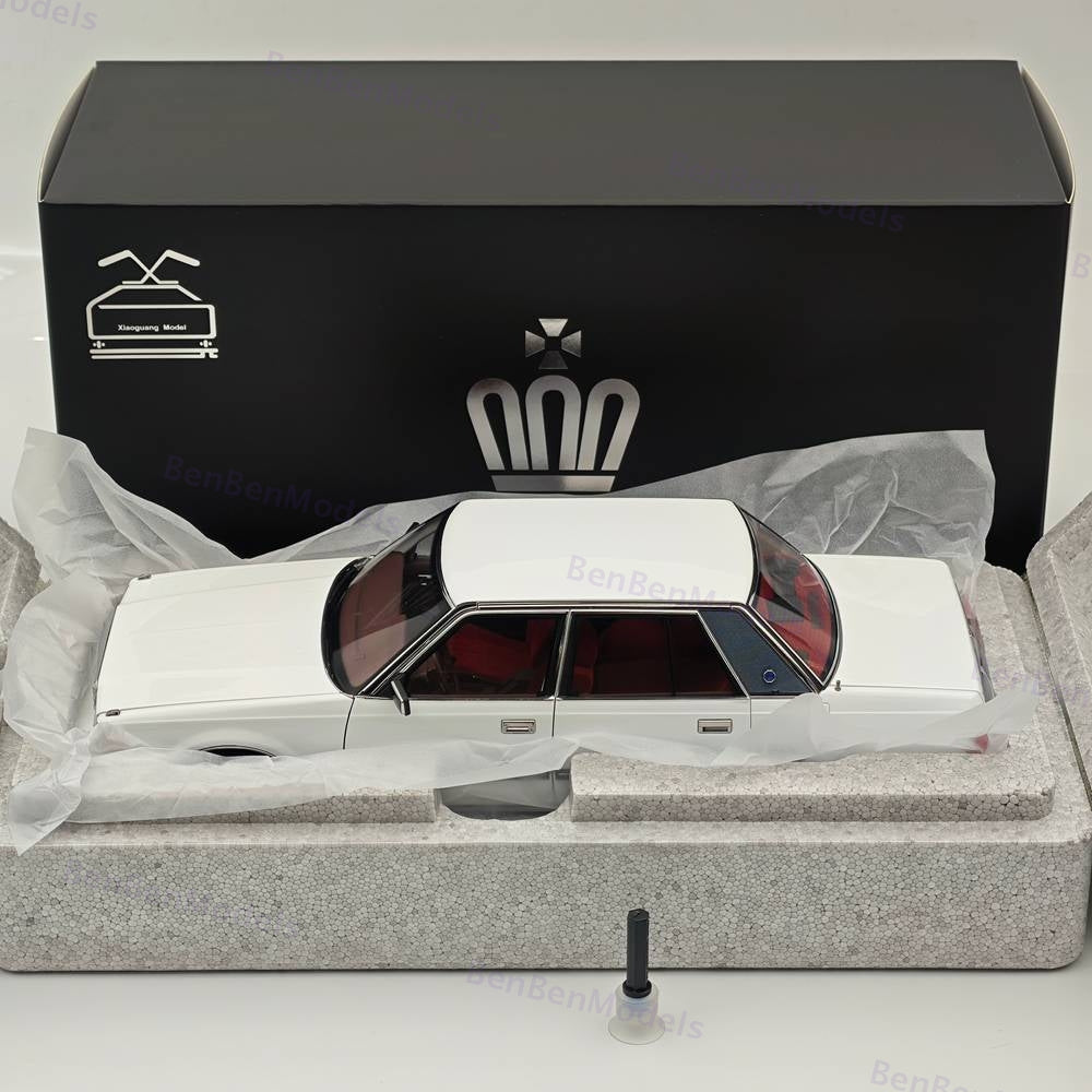 1/18 Toyota Crown MS122 7th gen White Red Interior Alloy Diecast Model Car