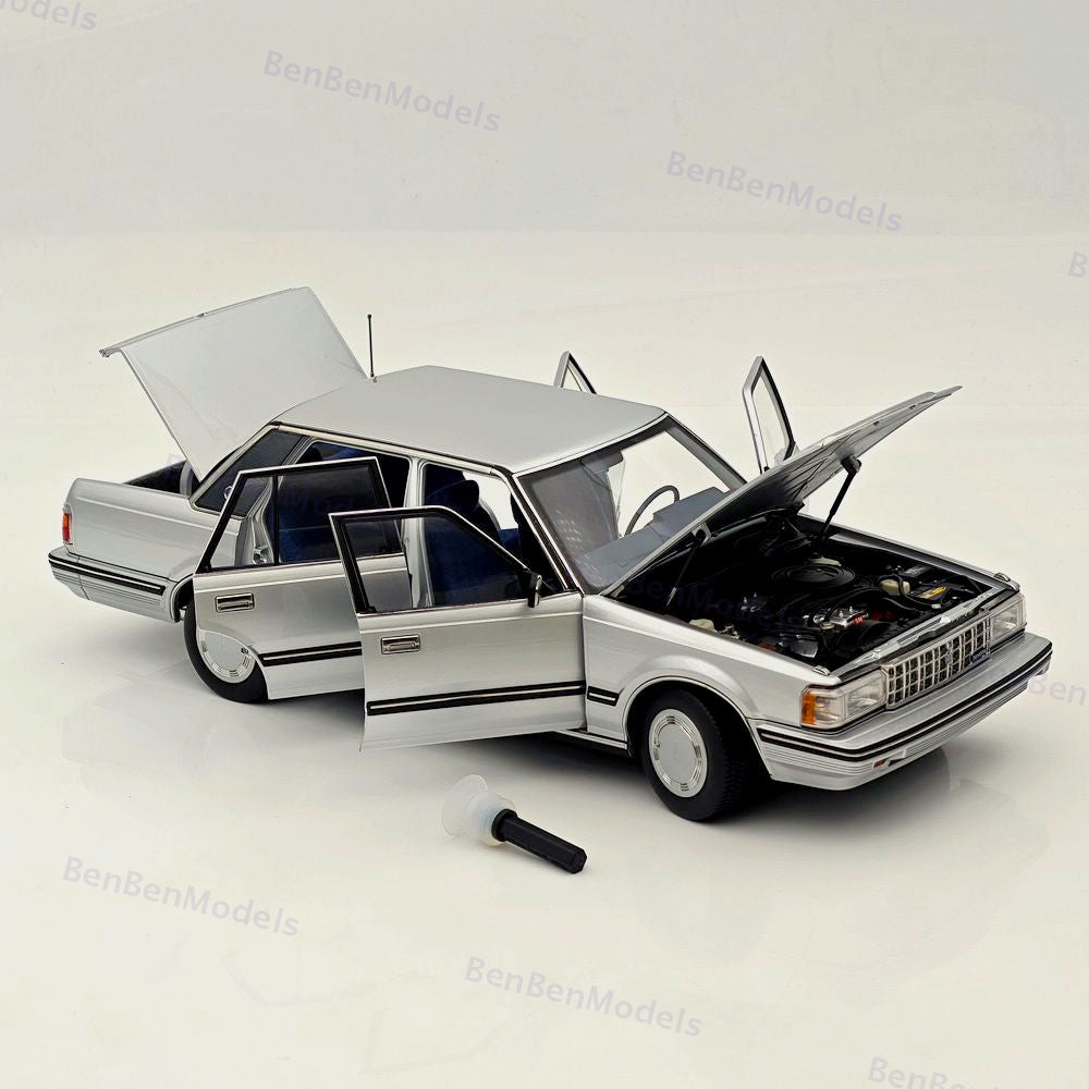 1/18 Toyota Crown Seventh Generation MS122 Silver / Blue Interior Diecast
