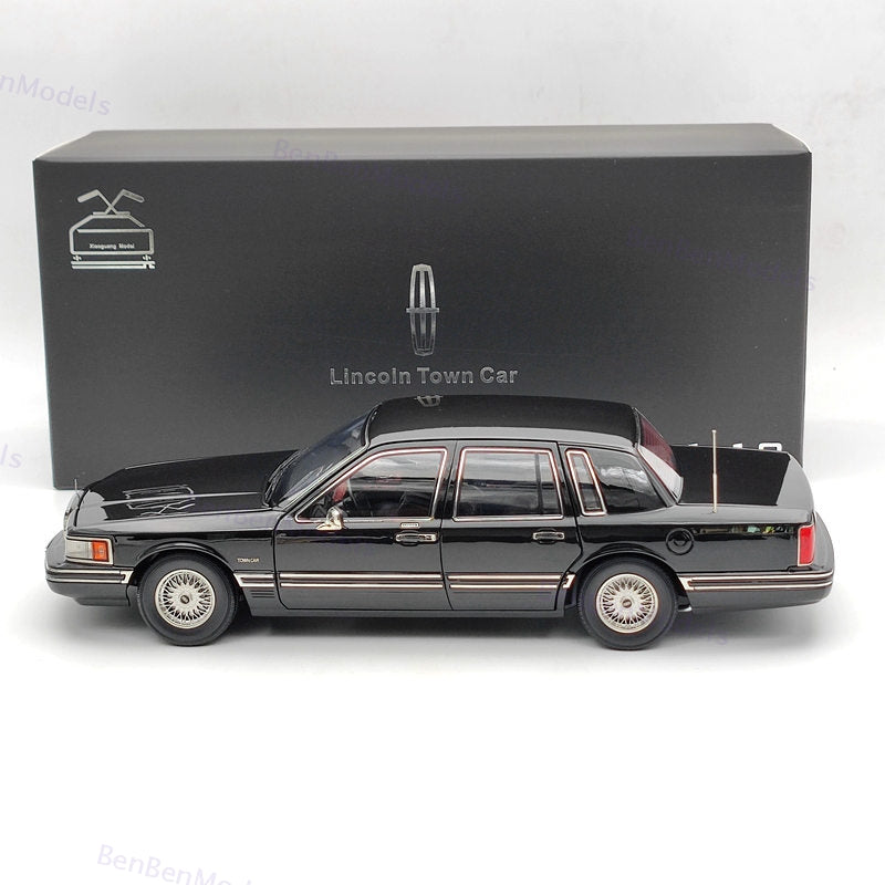 1/18 Lincoln Towncar V8 1993-1995 (Leather seat) Super Diecast models Car