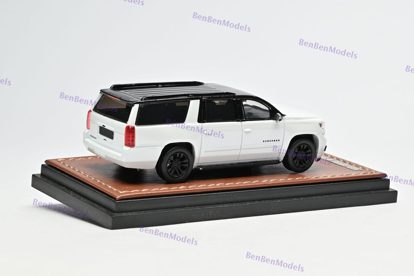 Pre-sale 1:64 GOC 2015 Chevrolet Suburban Full Sized SUV Customized Ver. Diecast