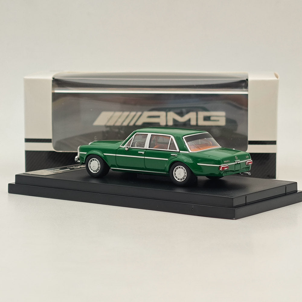 Modèle de voiture moulé sous pression vert Mercedes Benz 300SEL W109 AMG BSC 1:64 Collections de jouets