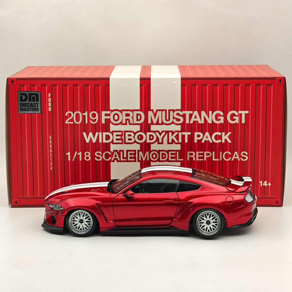 Répliques de modèles à l'échelle 1/18 DM Ford Mustang GT 2019 Widebodykit Pack Red RHD Diecast Car Miniature Hobby