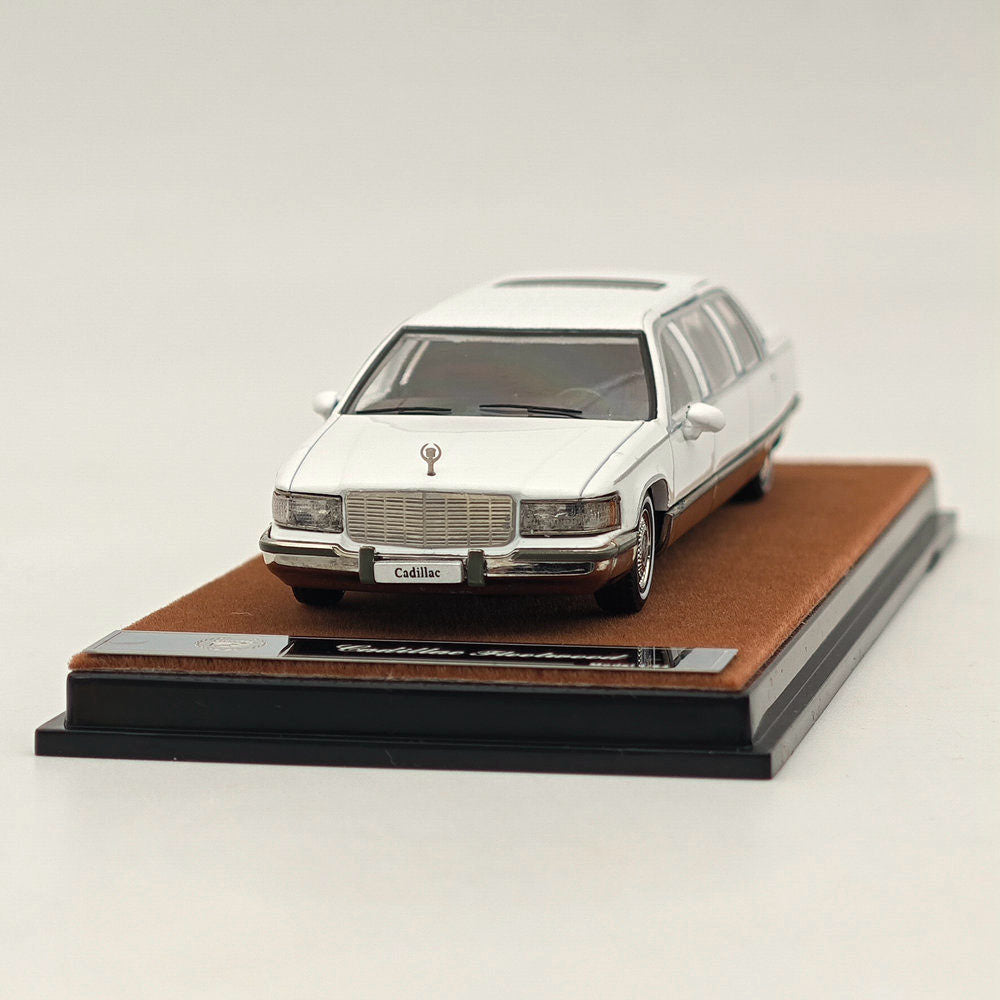 Modèles de voitures moulées sous pression en alliage blanc Cadillac Fleetwood édition étendue 1/64