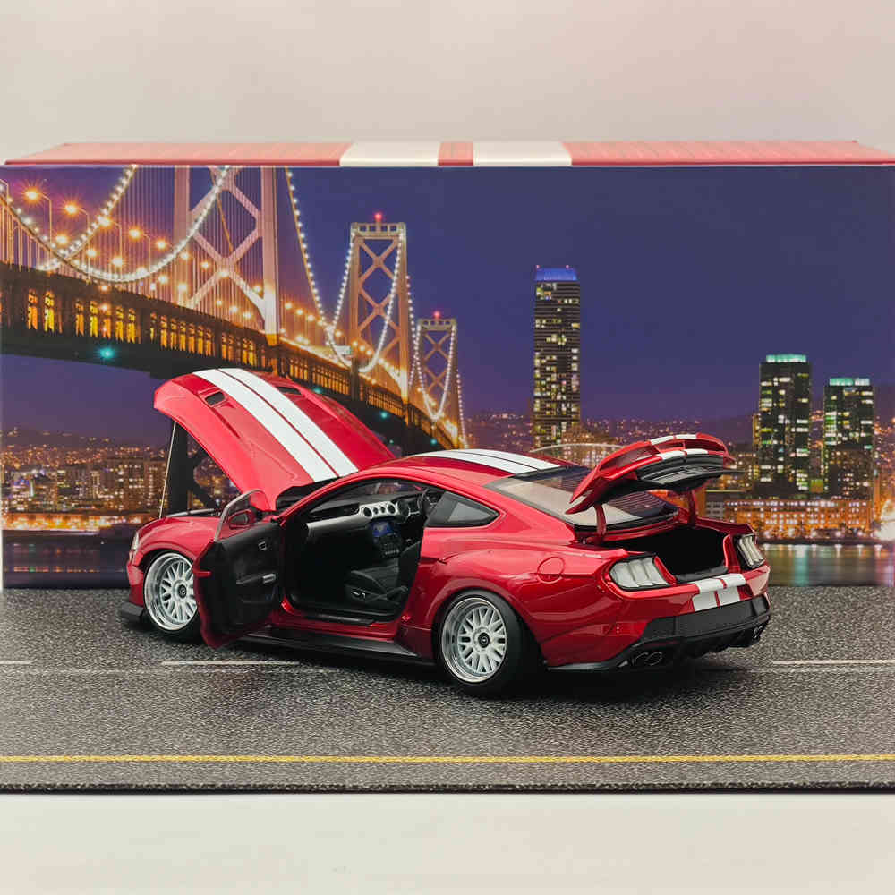 Répliques de modèles à l'échelle 1/18 DM Ford Mustang GT 2019 Widebodykit Pack Red RHD Diecast Car Miniature Hobby
