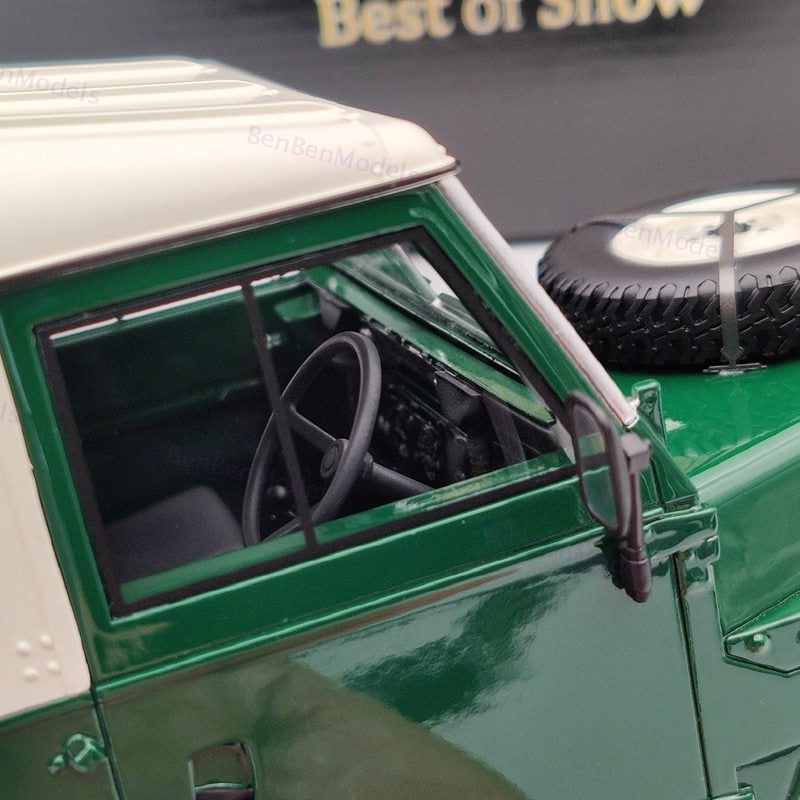 BOS Models 1:18 Land Rover Light weight Series III Hard Top Green 1973 BOS355