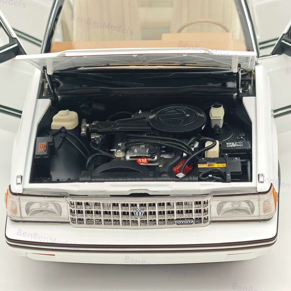 1/18 Toyota Crown Seventh Generation MS122 White Beige Diecast Model Car