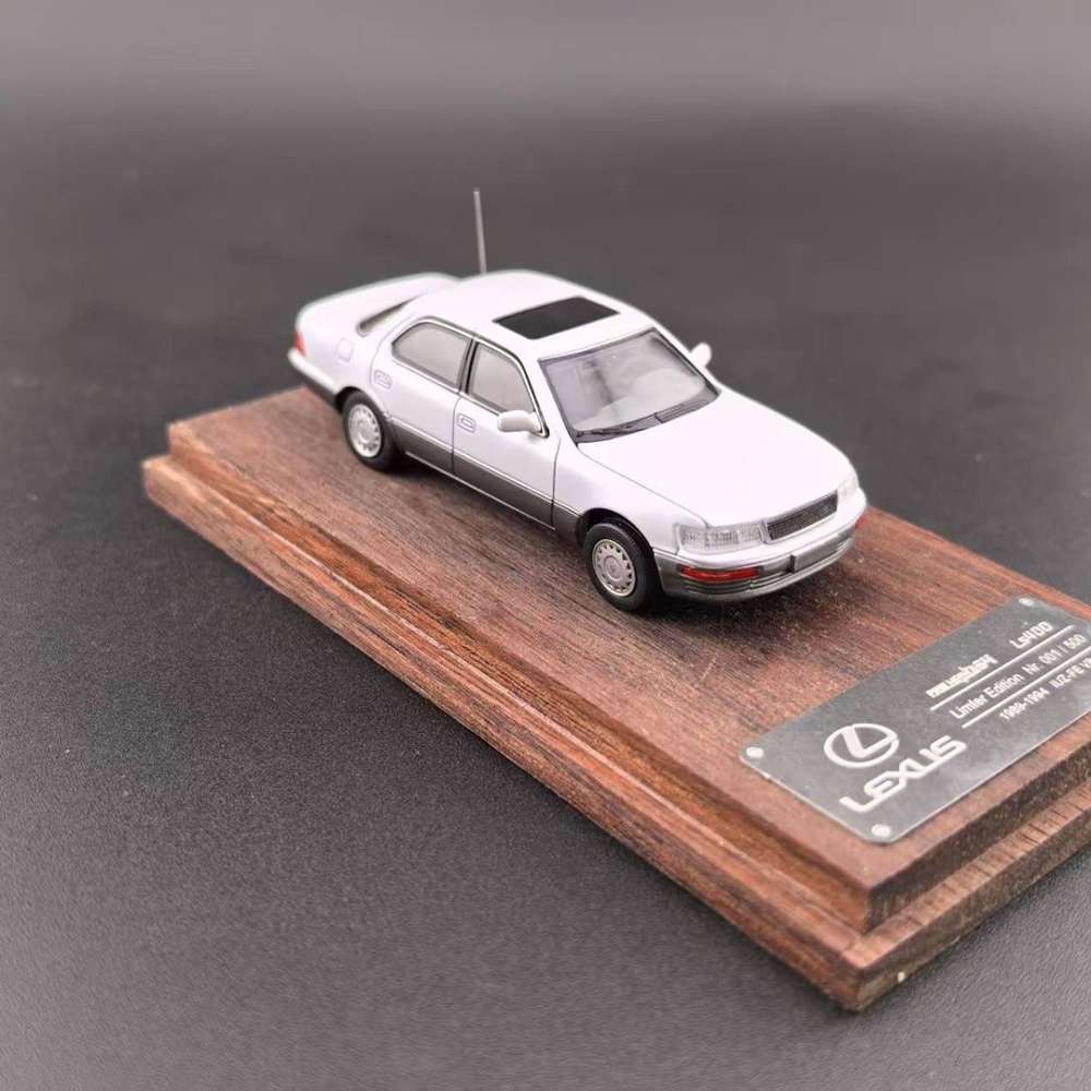 Fine Works 1:64 Lexus LS400 XF10 UCF10 Miniature Diecast Toys Car Models Collection Gifts