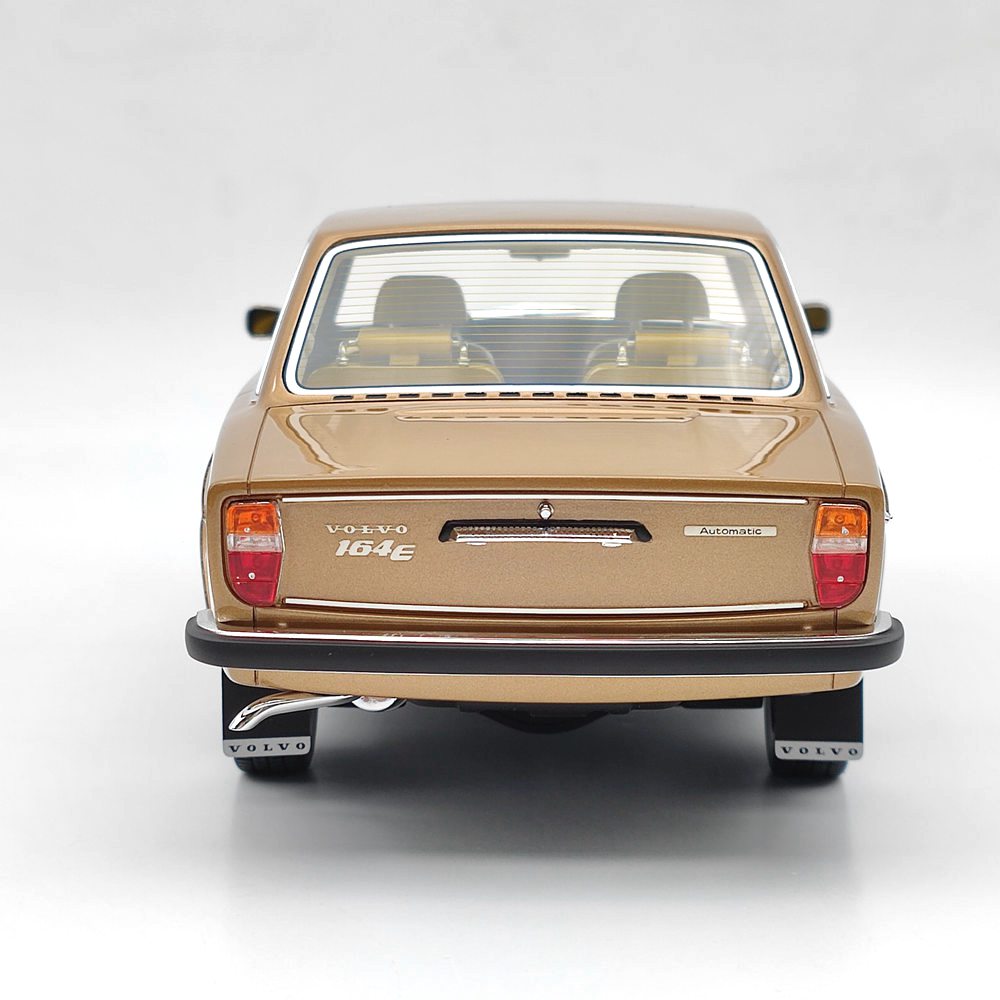 Objets de collection DNA 1/18 Volvo 164 E 1972 DNA000156 Modèle de voiture en résine Limited Gold Toys Gift