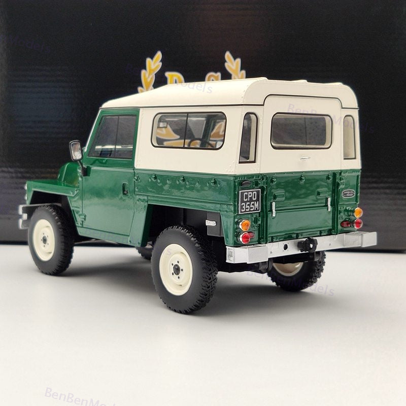 BOS Models 1:18 Land Rover Light weight Series III Hard Top Green 1973 BOS355