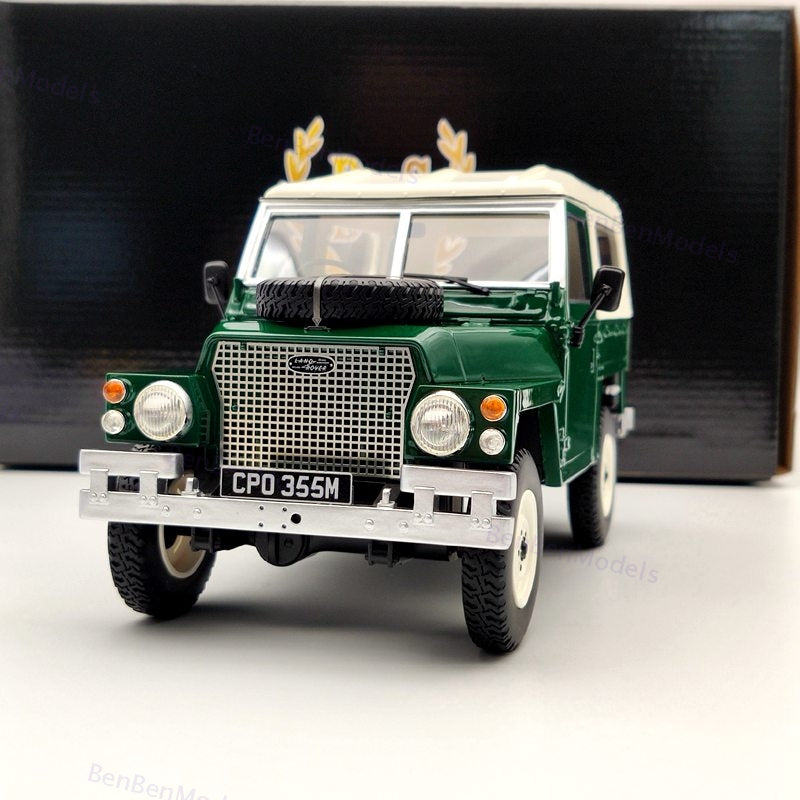 BOS Models 1:18 Land Rover Light weight Series III Hard Top Green 1973 BOS355